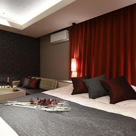Hotel Zen Sennichimae (Adults Only) Osaka Exterior photo